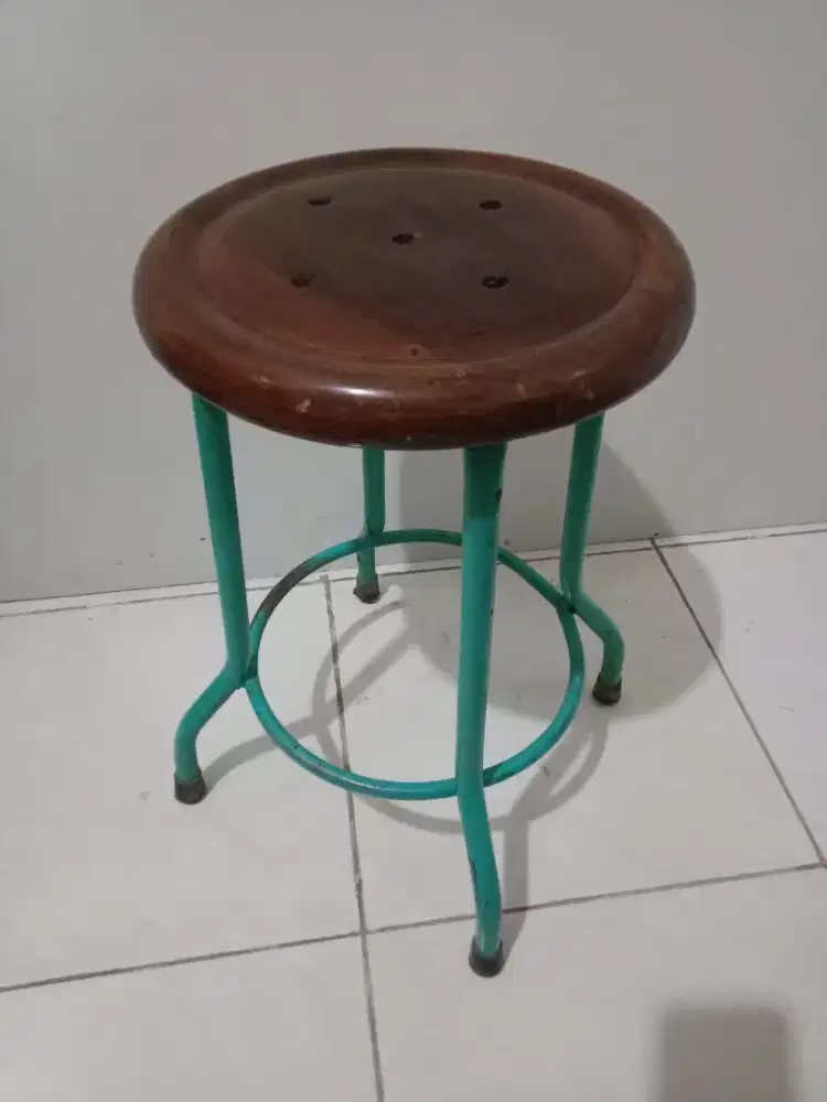 Kursi besi- kayu diameter 30cm tinggi 50cm