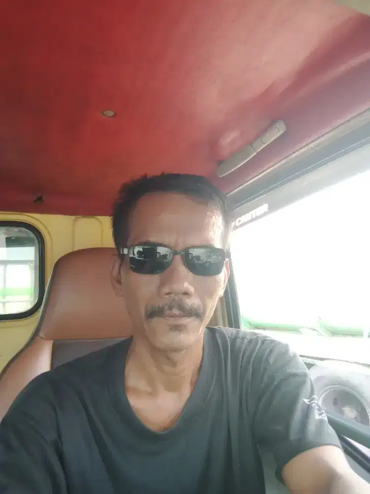 menxari kerja sopir mobil bok/barang memilikki sim B1