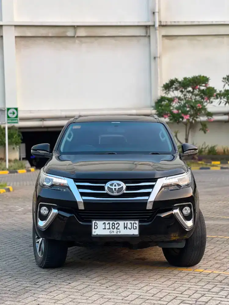 Toyota Fortuner VRZ 4x2 Matic 2019 Hitam