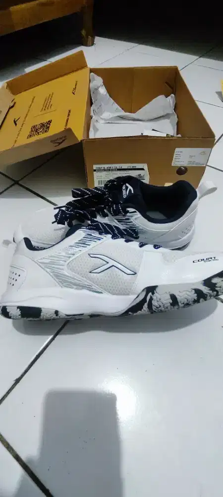 Dijual Sepatu Hundred baru ORI 100%, harga turun.