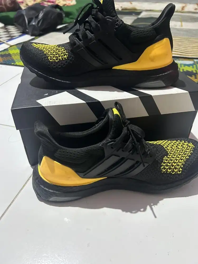 SEPATU ULTRABOOTS