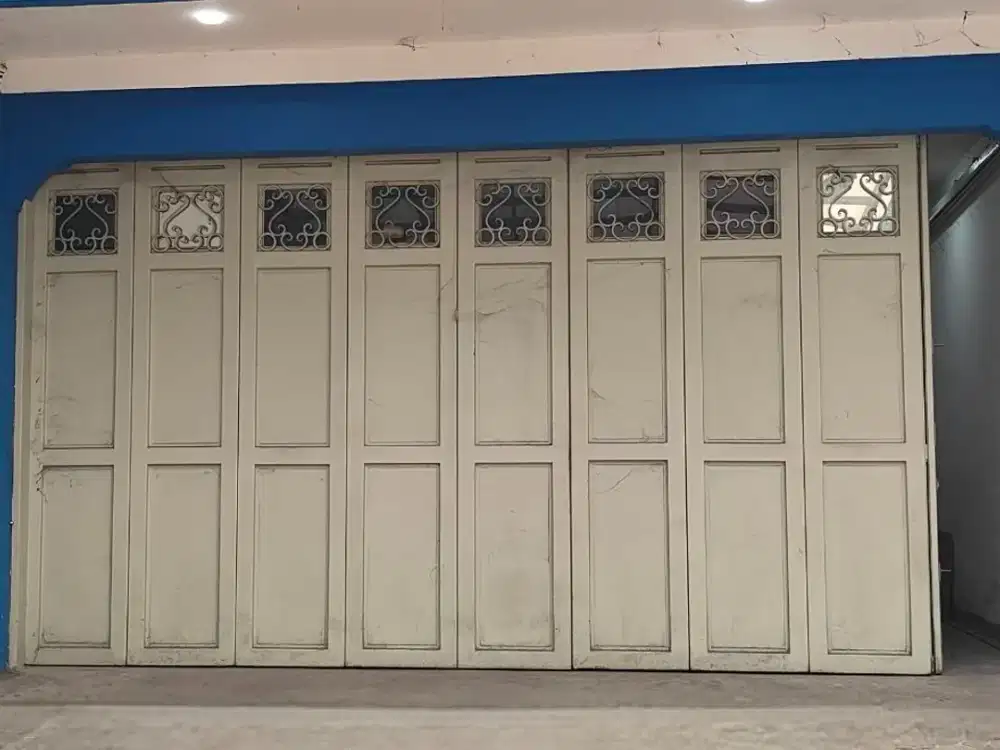 Ruko 3.5 lantai di jl BKR Bandung cocok utk kantor, showroom, usaha ,klinik kecantikan ,gudang