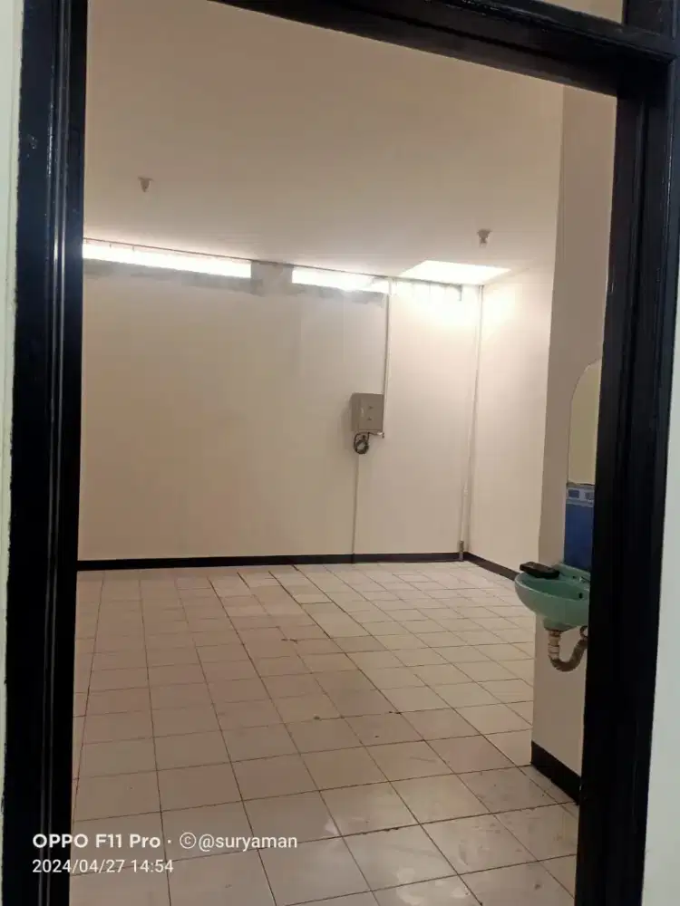 sewa ruko bagus strategis di taman kopo indah 2 tki 2 siap pakai