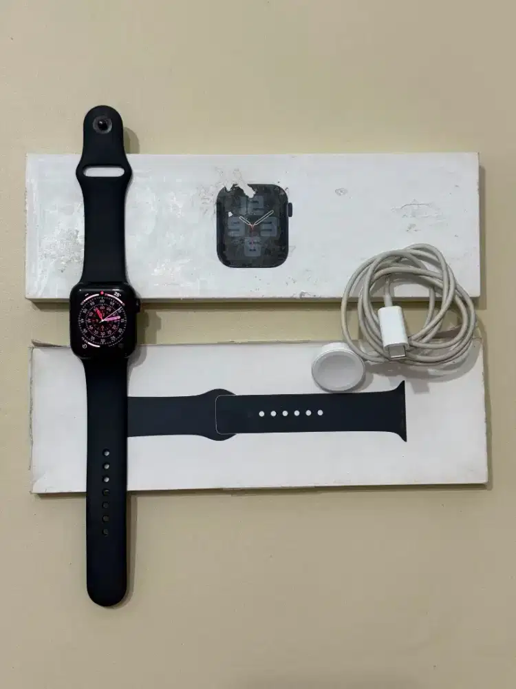 Apple Watch SE Gen 2 40mm - Midnight - Garansi Internasional On