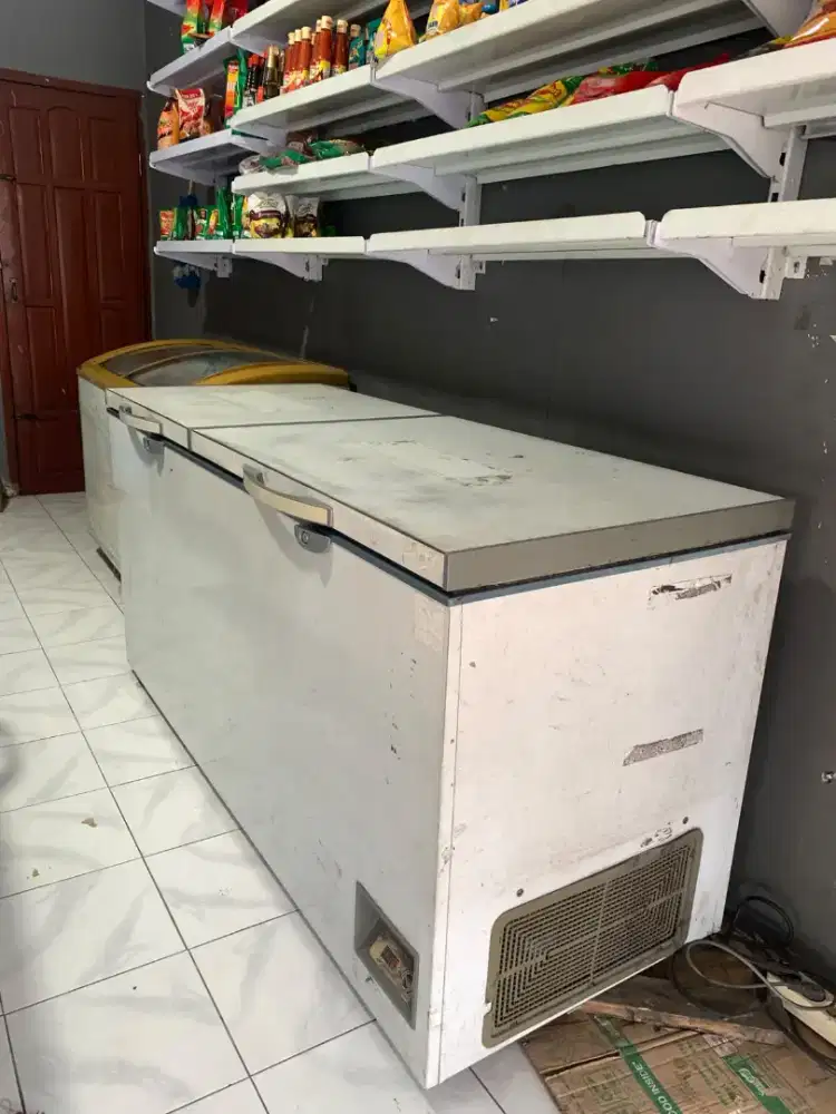 Freezer box bekas merk gea 600L normal