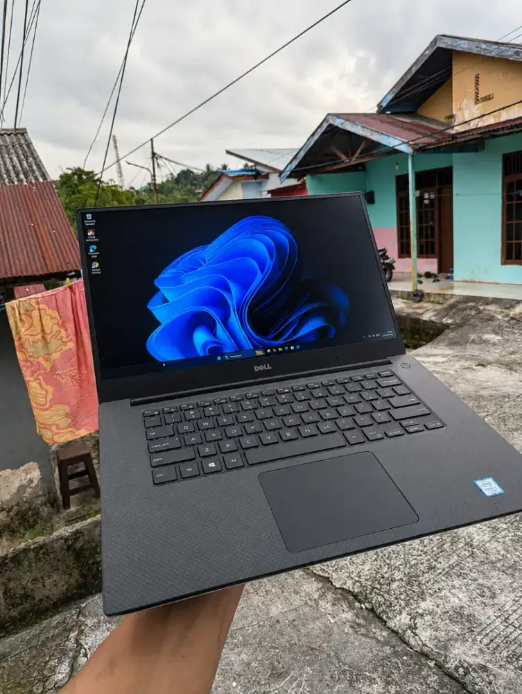Dell Precision 5520 Core i7 - 7820HQ, Ram 32GB, Nvidia Quadro Vram 4GB