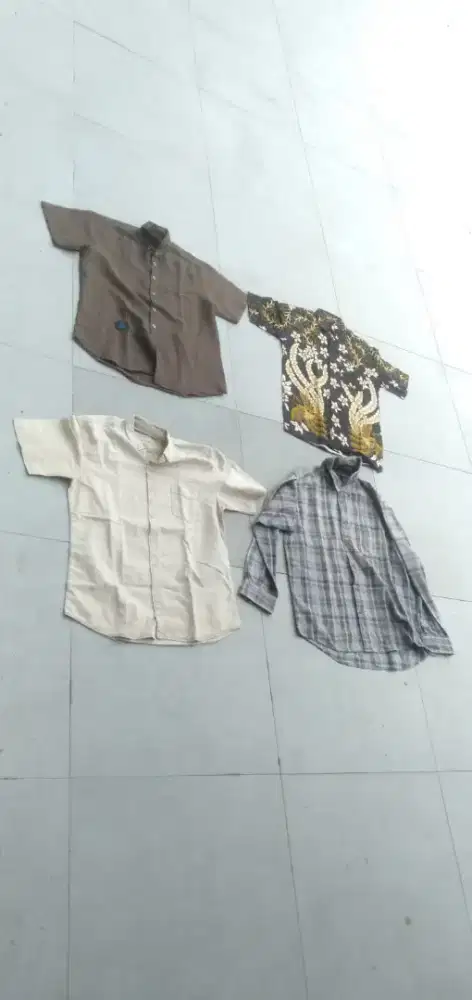 Di jual semua macam baju kemeja no minus buruan pilih aja bermerek loh