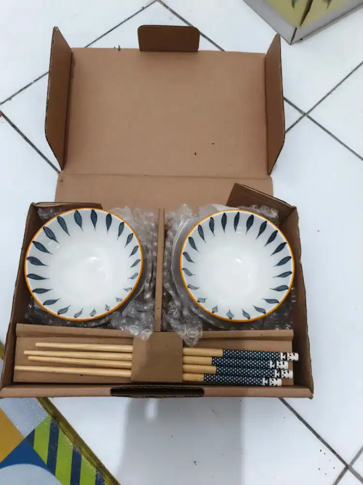 Hampers Mangkok set keramik 4,5 inch - Whiteline