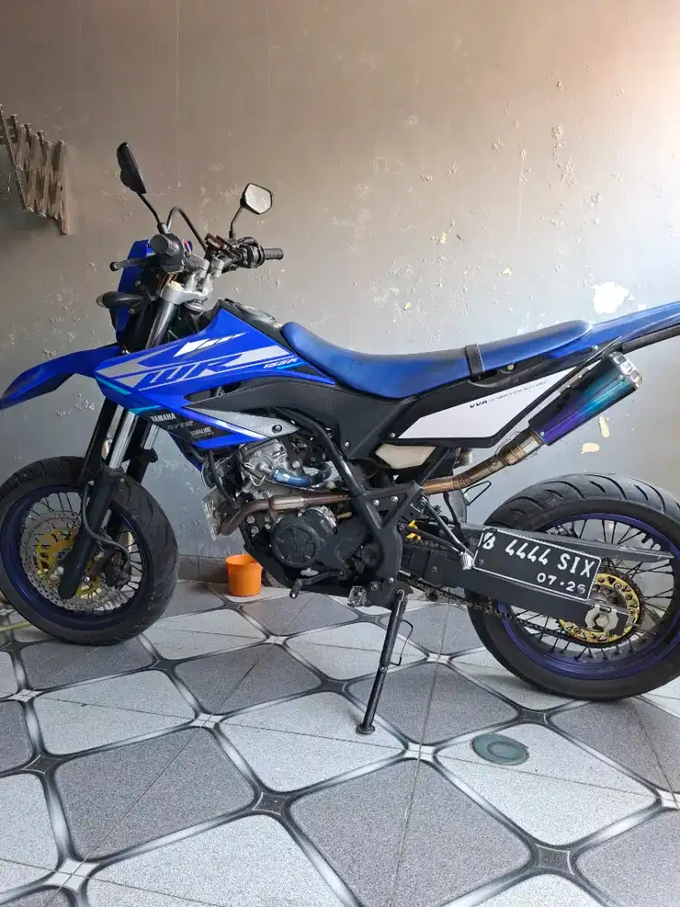 WR 155 R 2021 + helm