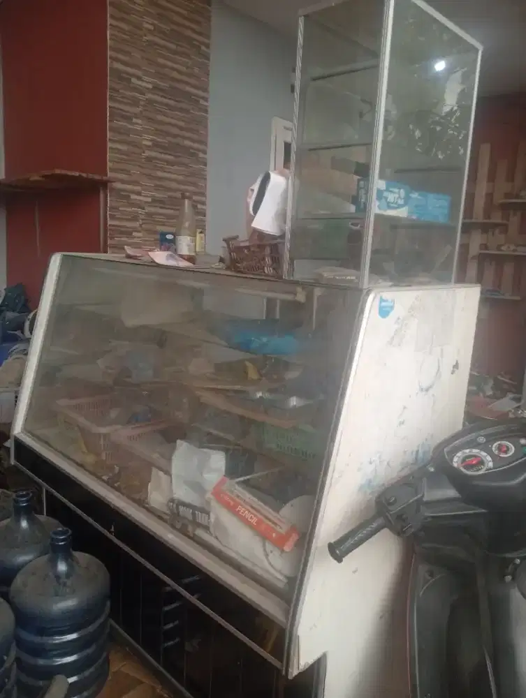 Etalase kue/roti bisa dipakai untk etalase biasa.. bisa dipake mracang