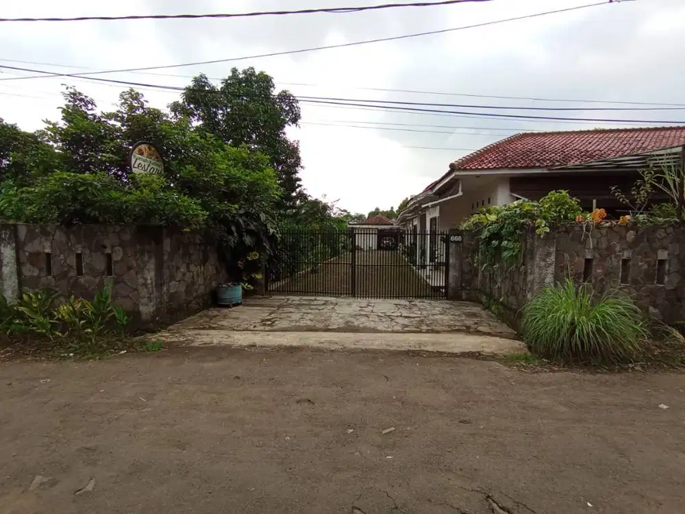 Rumah kebun asri dipinggir jalan besar