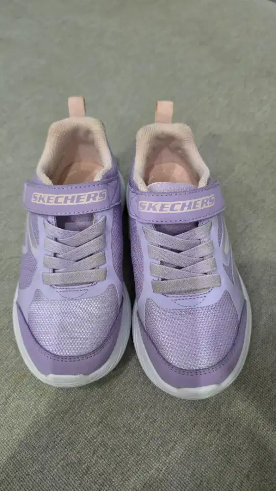 Sepatu sneakers anak skechers