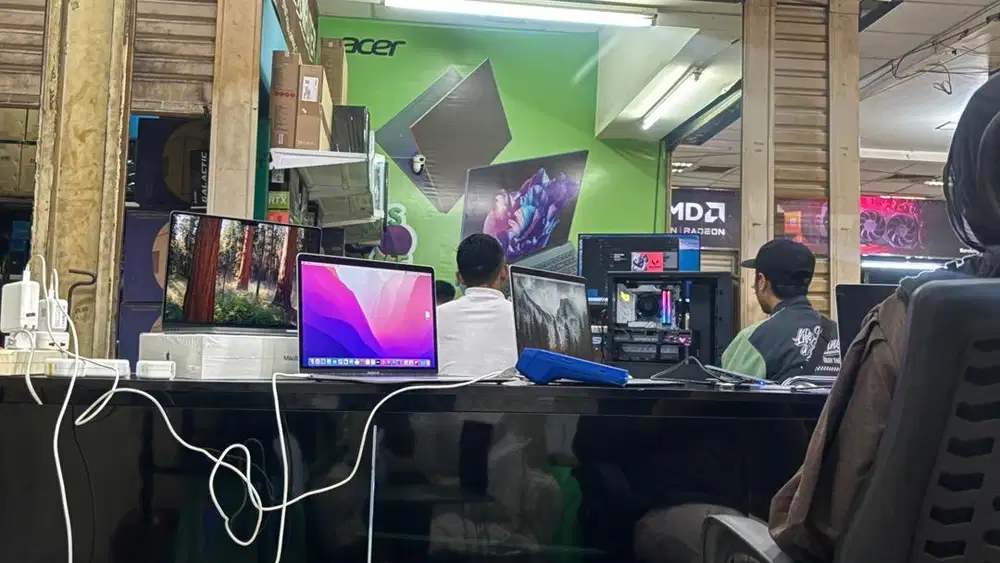 Di cari karyawan di toko laptop pengalamn