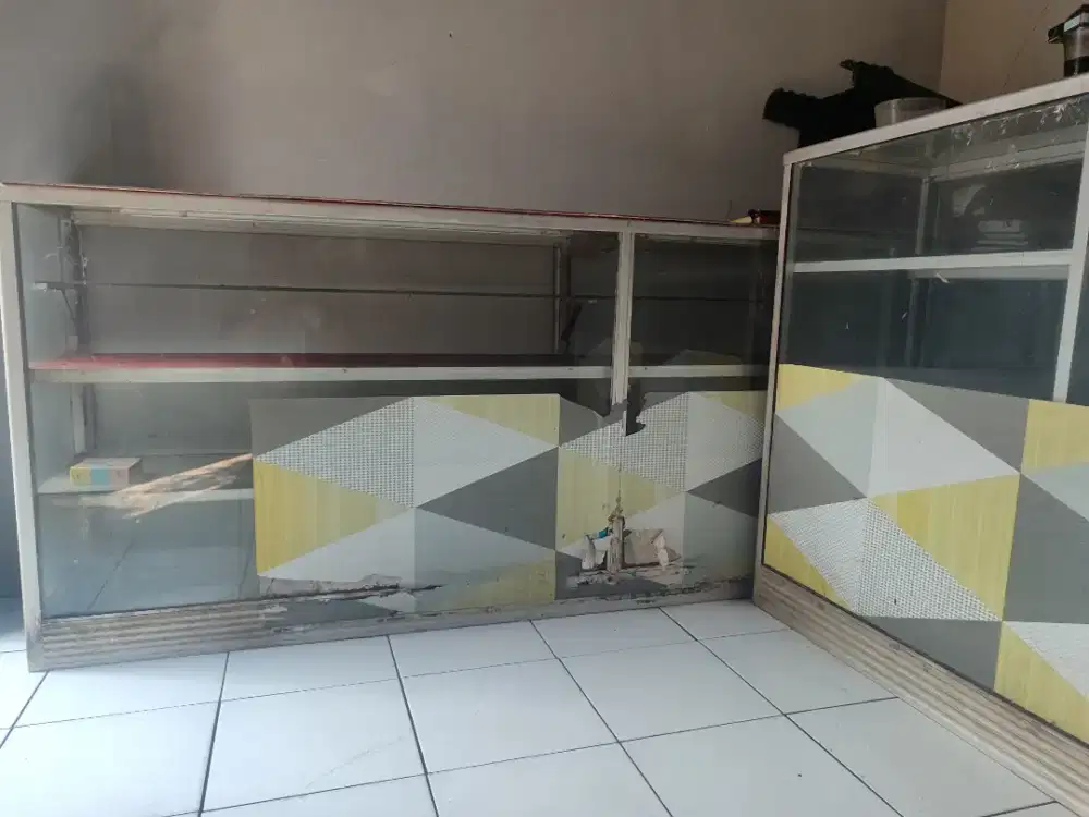 Jual cepat 3 etalase bekas