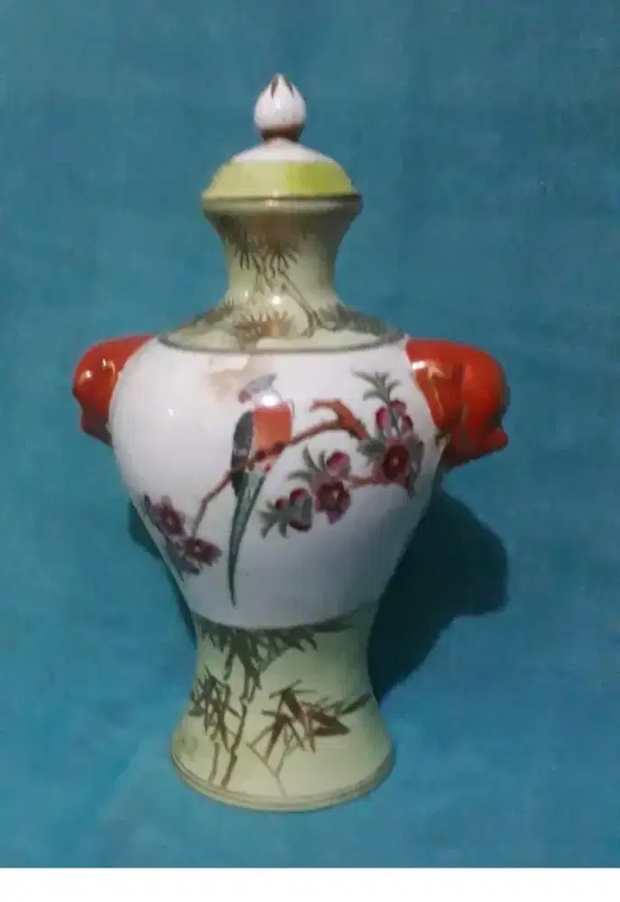 guci China antik