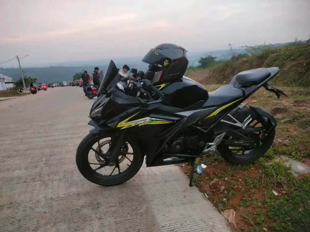 Punya motor pengen Jual CBR 150