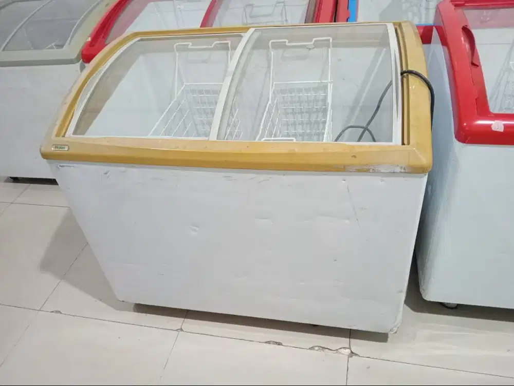 Freezer sleding kaca bekas merk haier 260L normal