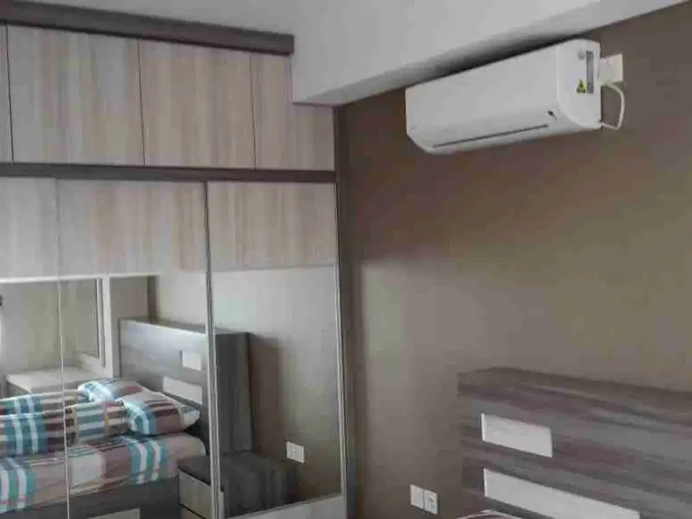 *DIJUAL / DISEWAKAN*

Apartemen TRIVIUM TERACE Lippo Cikarang*

Tower    : South
Lantai    : 1026
kamar    : 2 BR
Ukuran   : 56 mtr
Kondisi  : full furnished
Air           : PAM
Listrik      : 2200 watt
View        : swimming pool & danau

Harga sewa  : R