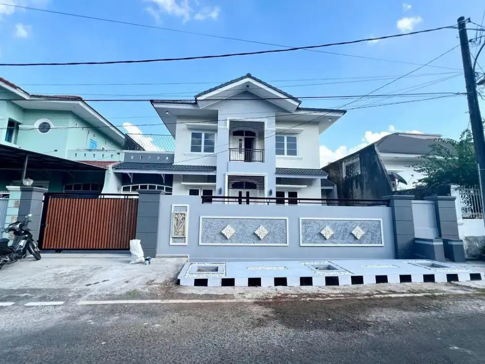 Rumah Mewah Cantik dekat akses tol di Komplek Billymoon Duren Sawit