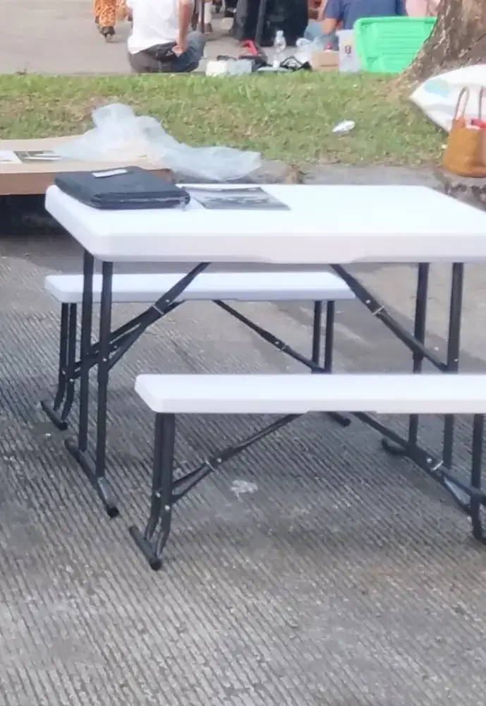Di jual cepat, meja lipat cocok utk makan d taman