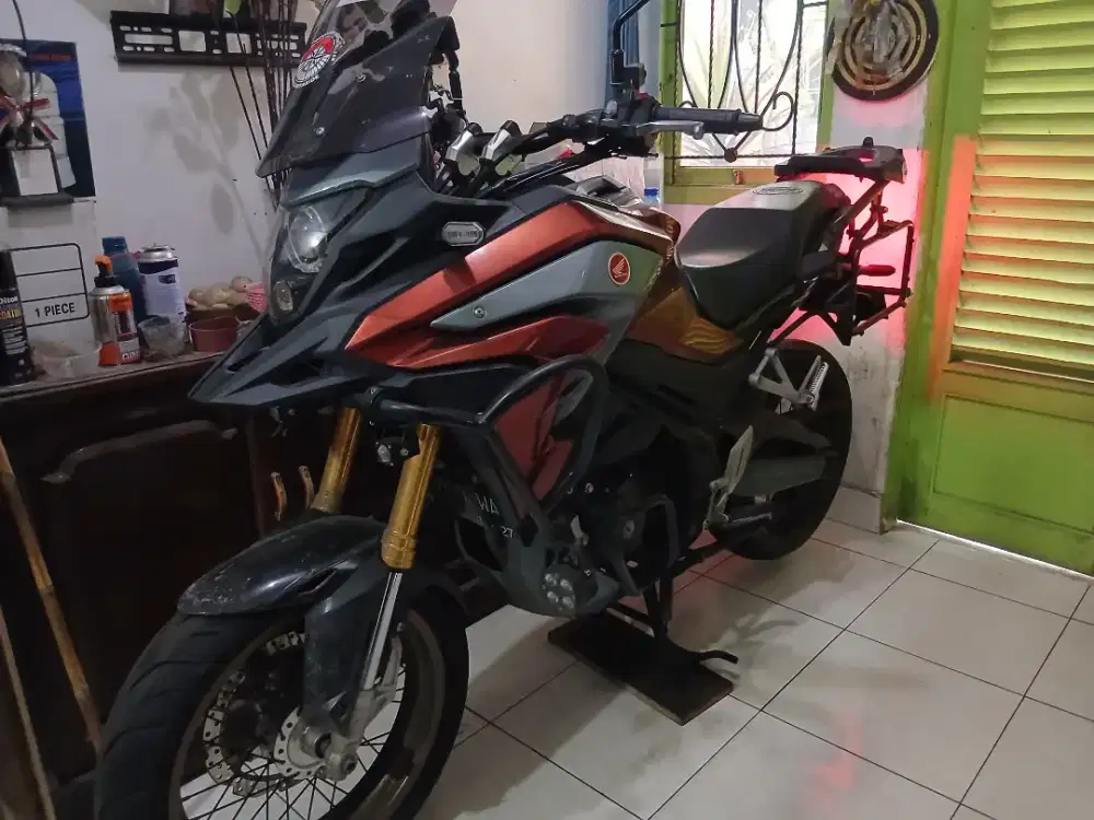 Dijual Motor CB150X Mesin Standar Modif