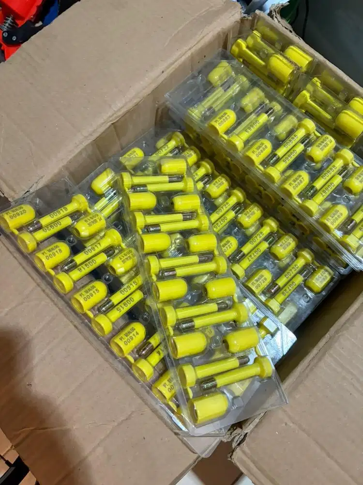 Segel kintainer warna kunning baru
