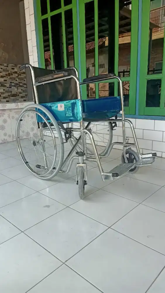 Kursi roda baru