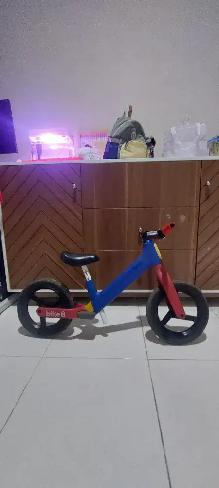 Bike 8 (balance bike) sf