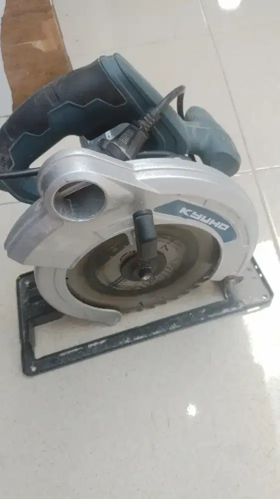 Circular saw / gergaji sirkel