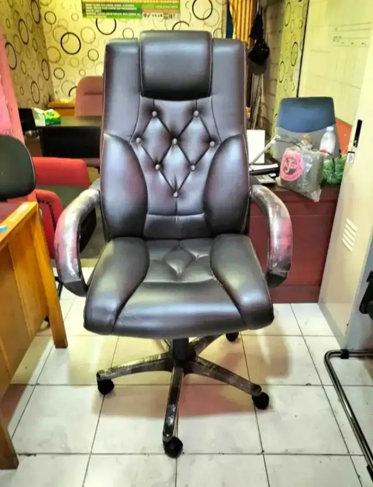 Kursi kantor direktur