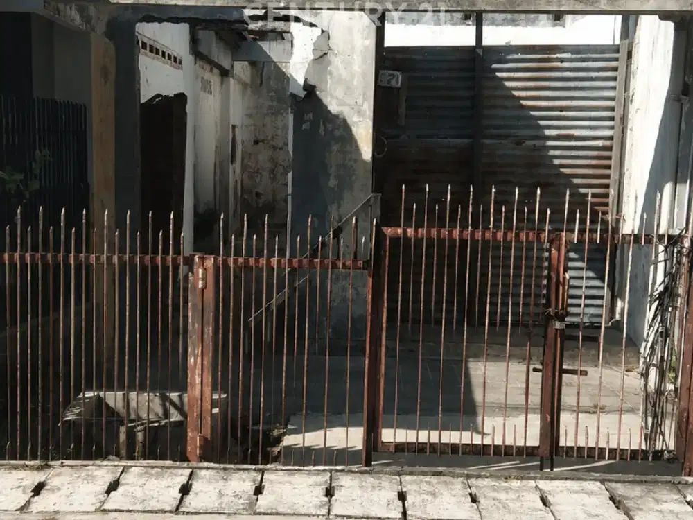 Tanah Ngantong : Rancang Hunian Unik Untuk Rumah /  Rumah Kost