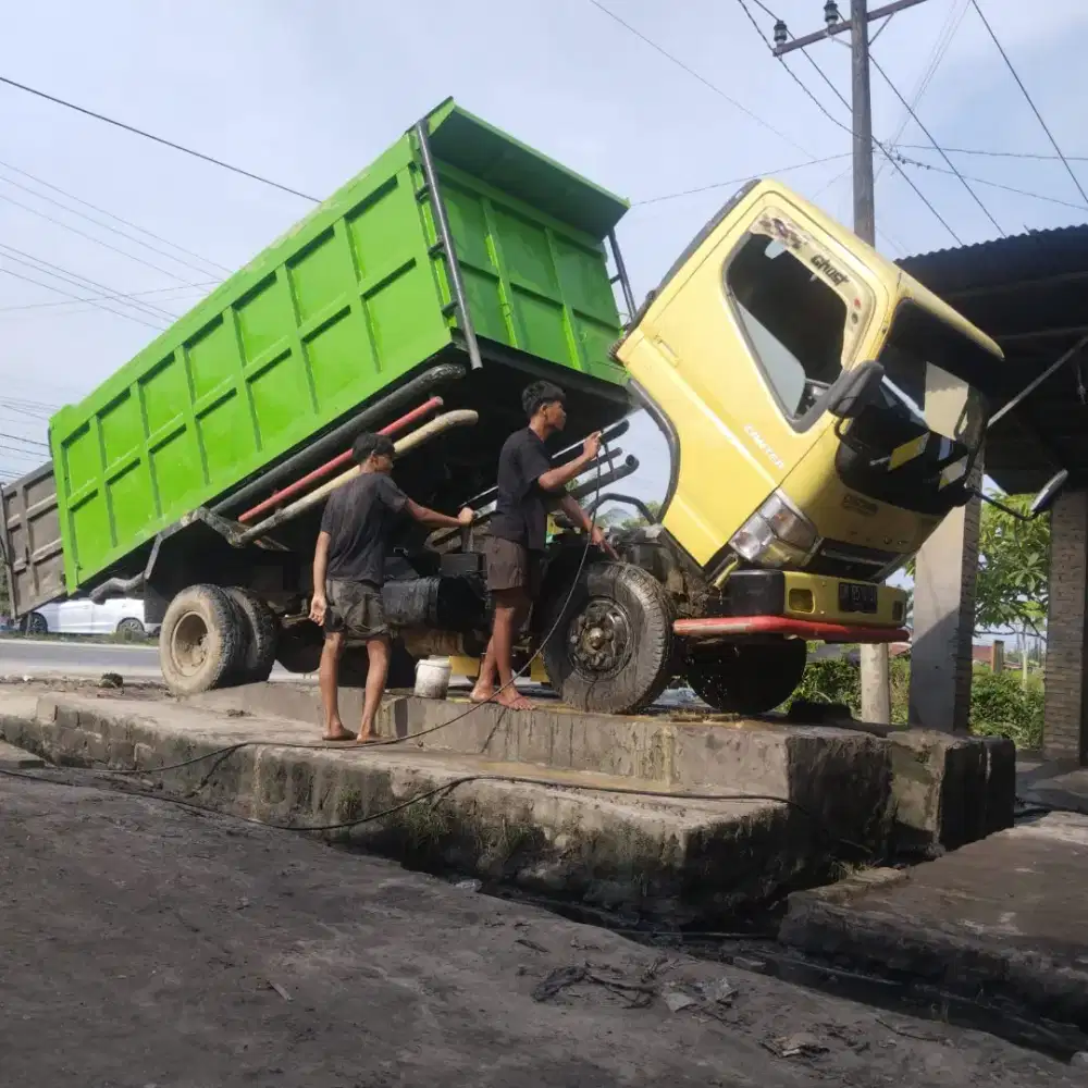 Canter damtruk tahun 2011