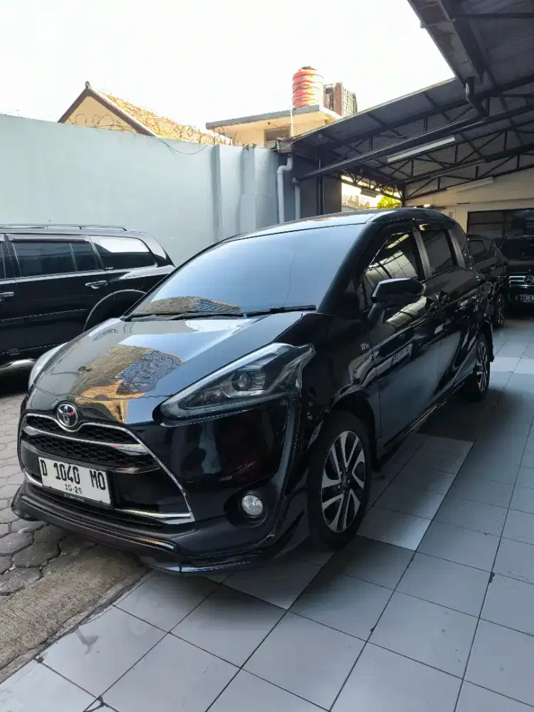 TOYOTA SIENTA 1.5 Q CVT 2018 HITAM BANDUNG