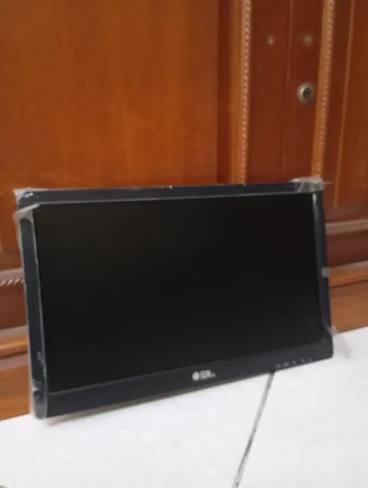 Monitor LED 16inc Wide