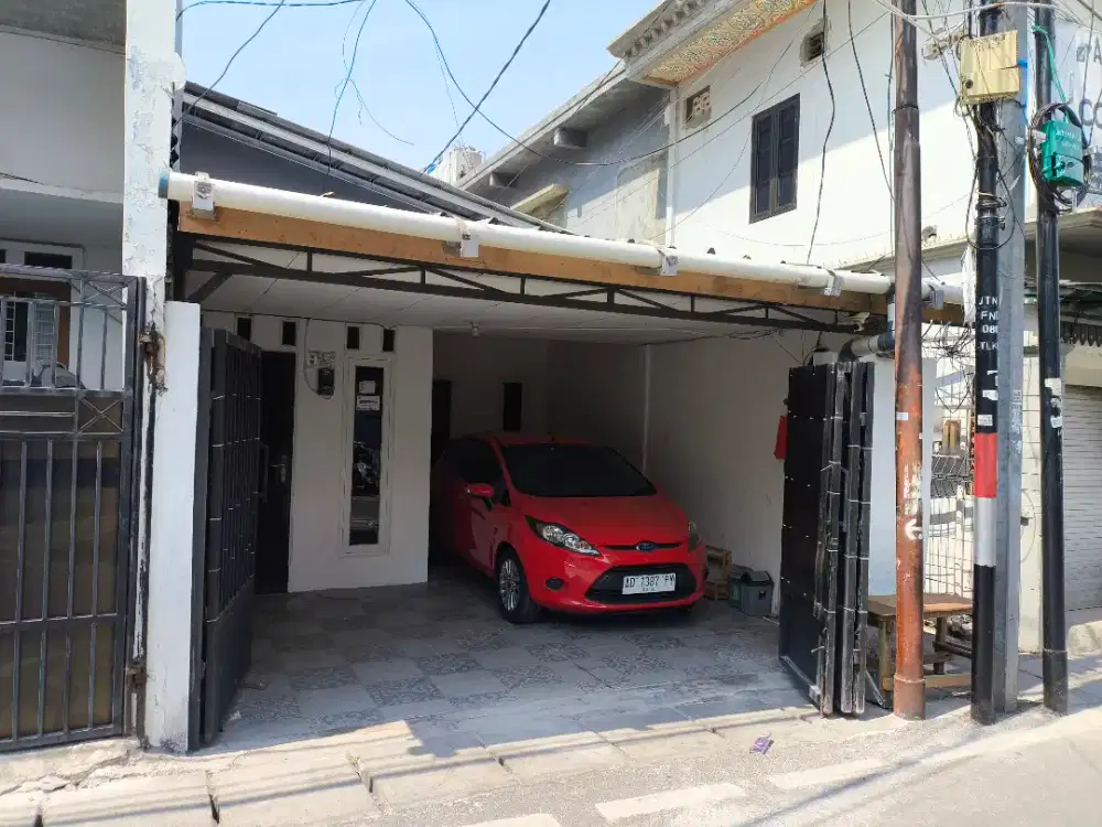 Disewakan rumah di Matraman. Lokasi strategis, bebas banjir