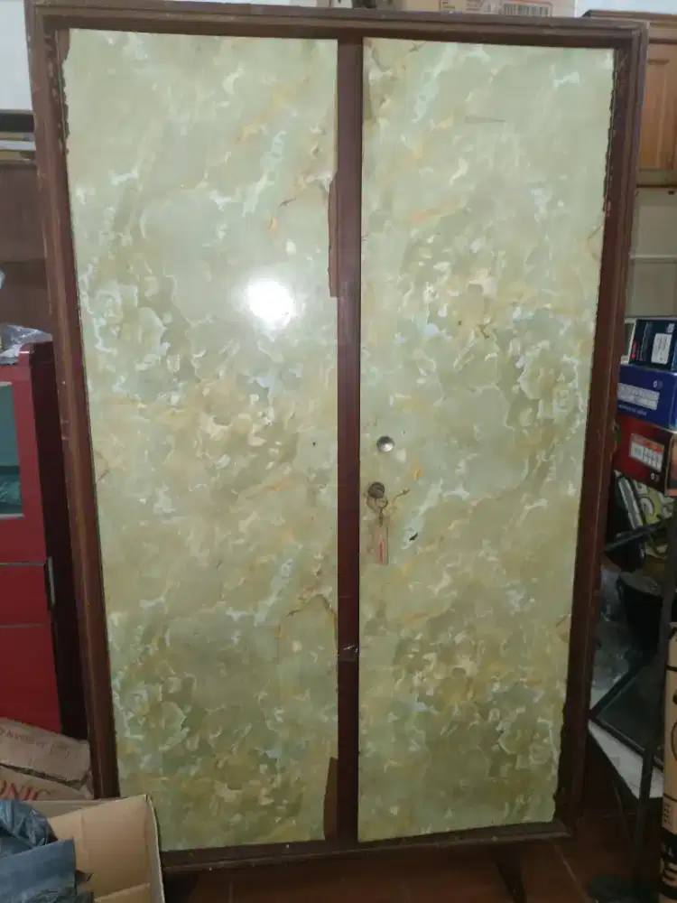 Lemari kayu pakaian