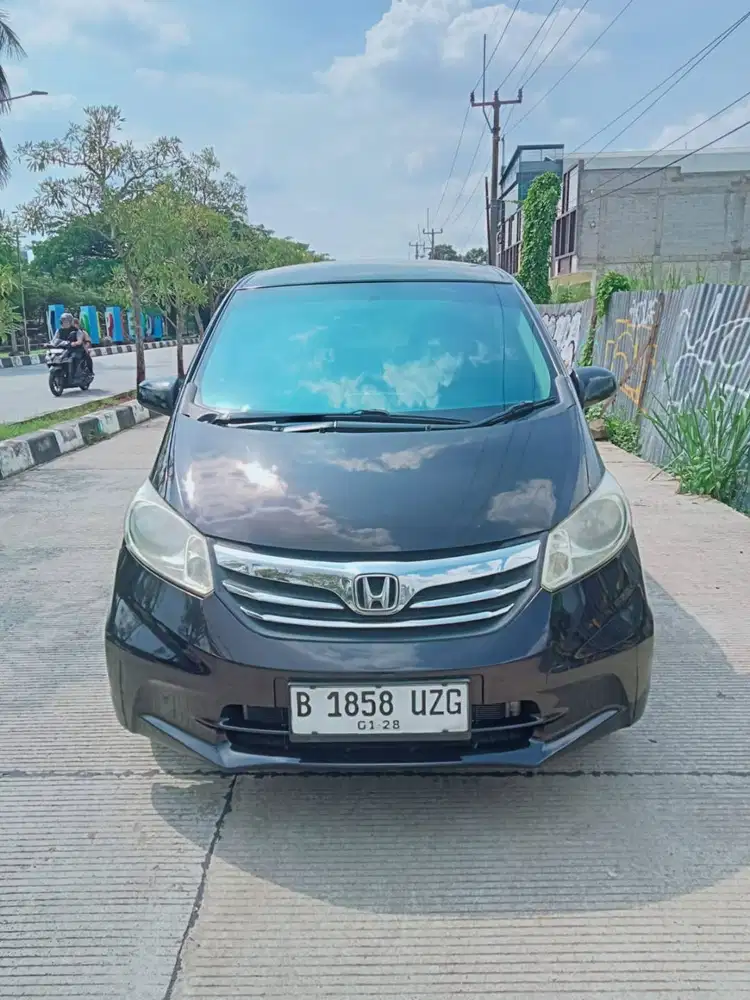 Honda Freed SD AT 2013