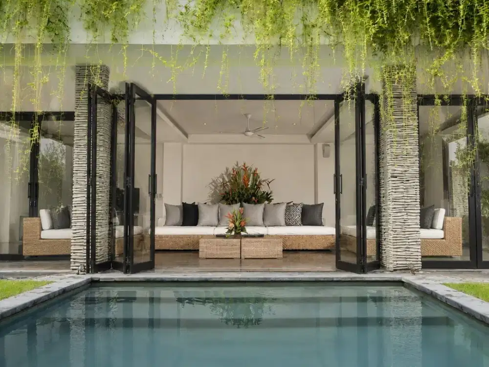 VILLA MEWAH DI PUSAT SEMINYAK FULL FURNISHED - Thumbnail 4