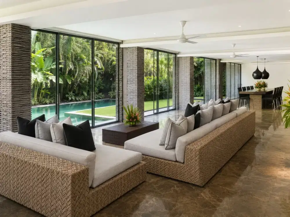 VILLA MEWAH DI PUSAT SEMINYAK FULL FURNISHED - Thumbnail 2