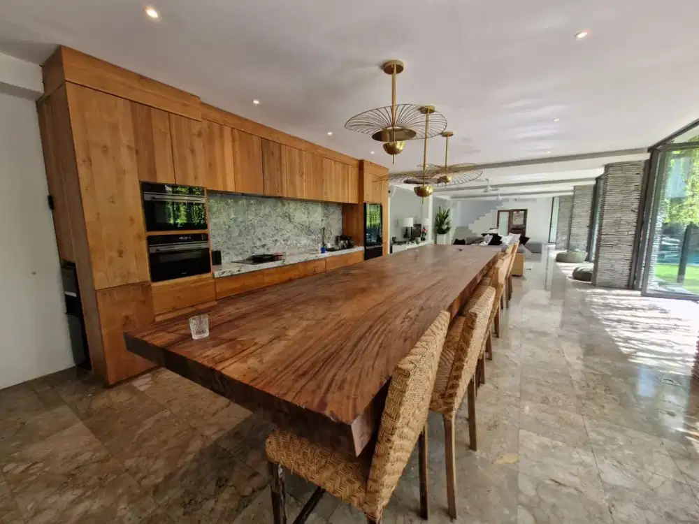 VILLA MEWAH DI PUSAT SEMINYAK FULL FURNISHED - Thumbnail 6
