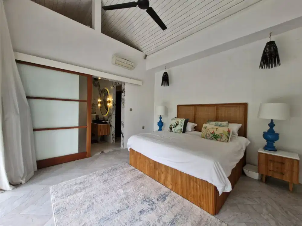 VILLA MEWAH DI PUSAT SEMINYAK FULL FURNISHED - Thumbnail 8