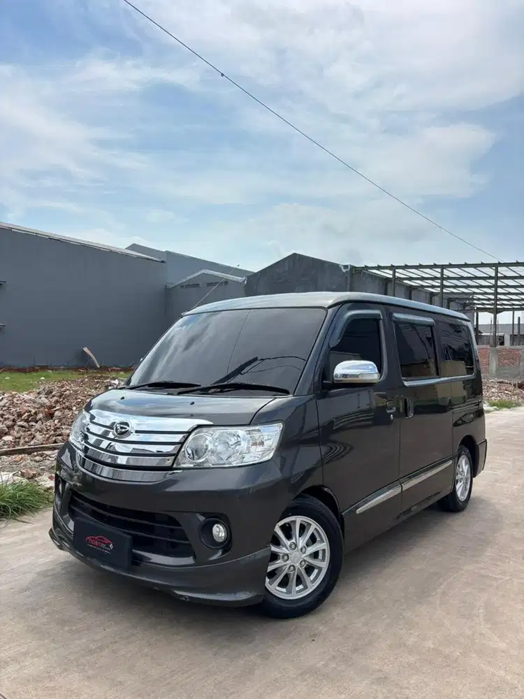 Daihatsu Luxio 1.5 X 2019 Automatic ( Abu Abu Metalik )