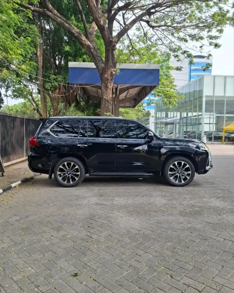 Lexus LX570 Facelift to 2016