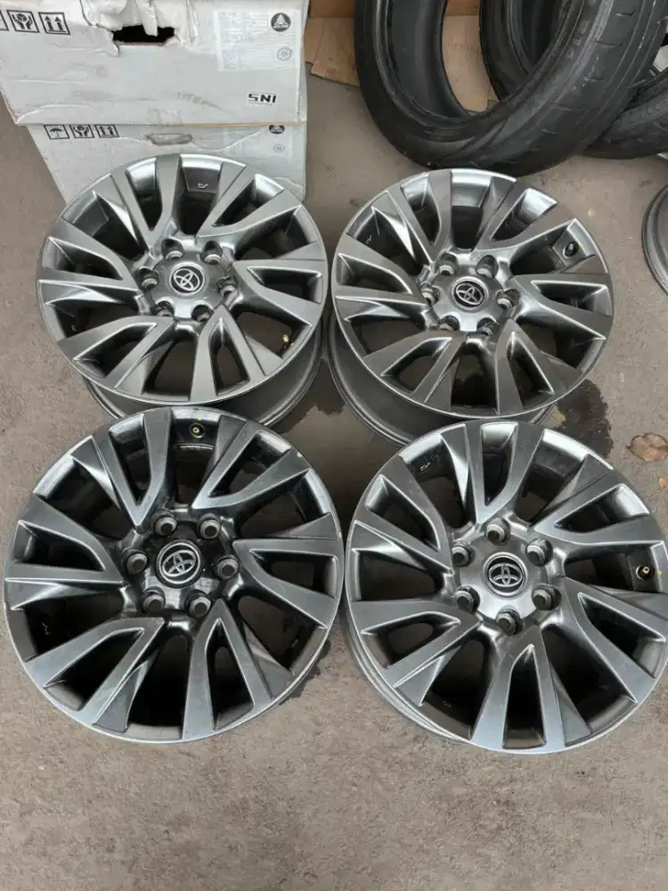 Velg original OEM Toyota Fortuner vrz facelift ring 18 pcd 6x139,7