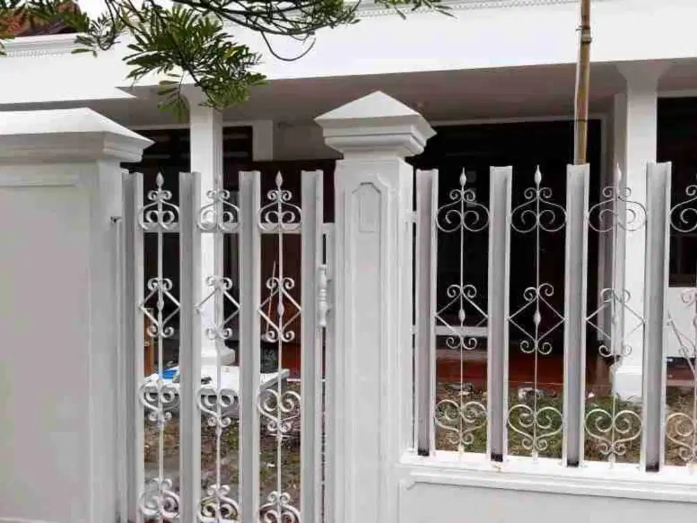 Jual dan Sewa Rumah Tenggilis Tengah. Dekat Ubaya. Murah. Nego. Row Jalan 3 Mobil