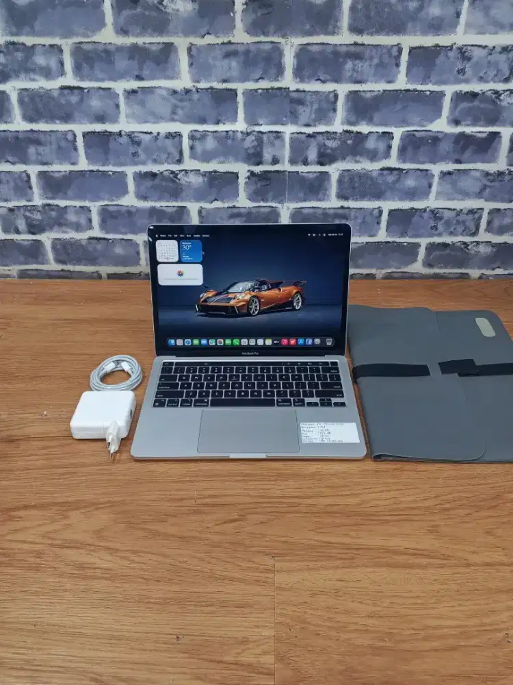 Jual Cepat!! MacBook Pro Retina 13 2020 M1 / 16 GB / 256 GB Touchbar