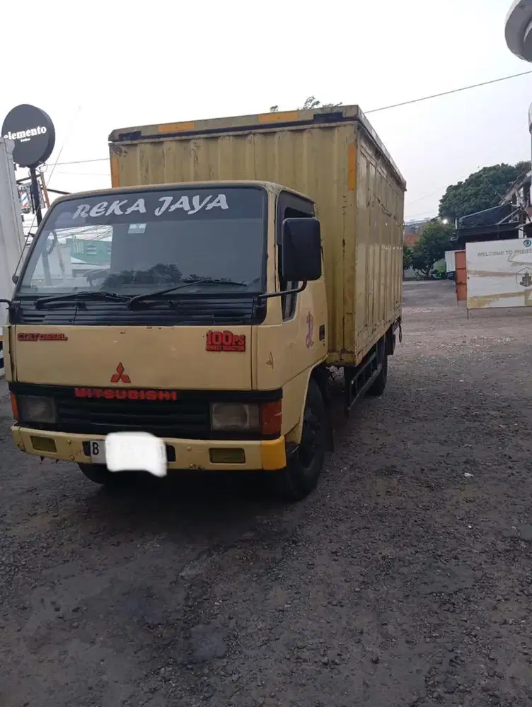 CDD Mitsubishi Ragasa FE 334 Light Truck Box 2005