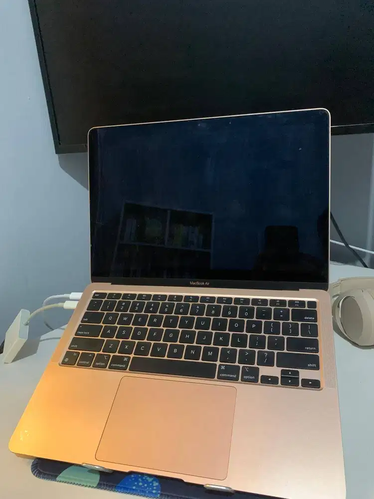Macbook Air M1 (2020), 8/256, Rosegold, jarang pakai, lengkap
