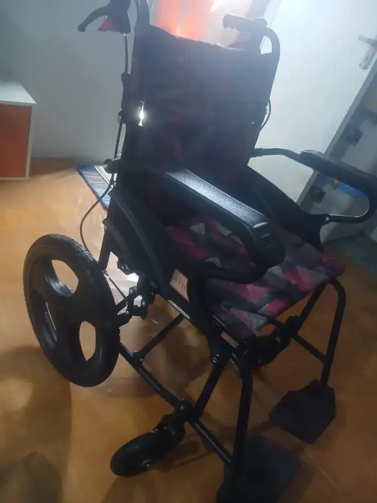kursi roda lipat AVICO