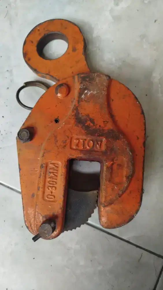 Jual clamp buat angkat plat kpsitas 2 ton kondisi mulus siap  kerja